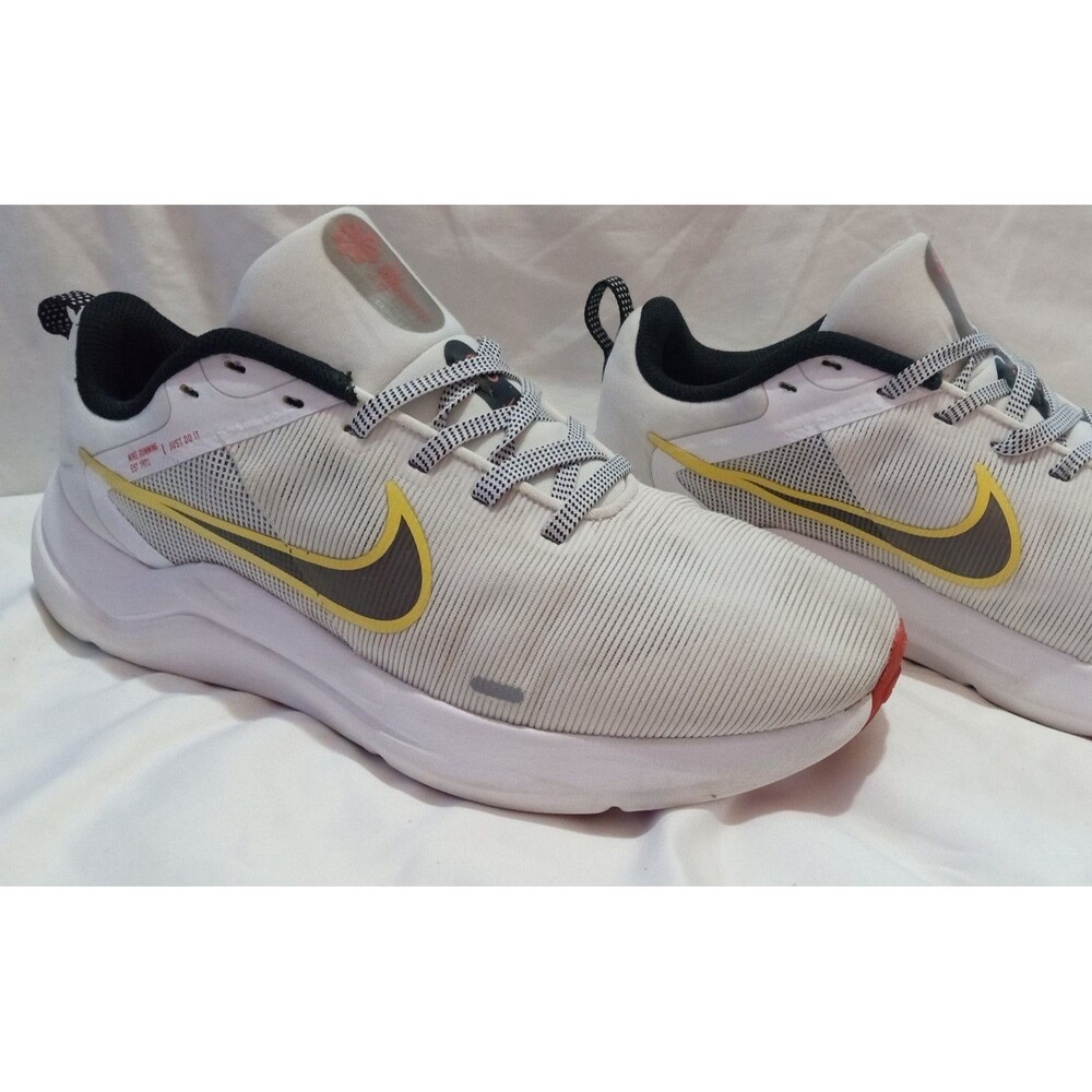 Nike Women’s Running Shoes – Size 8